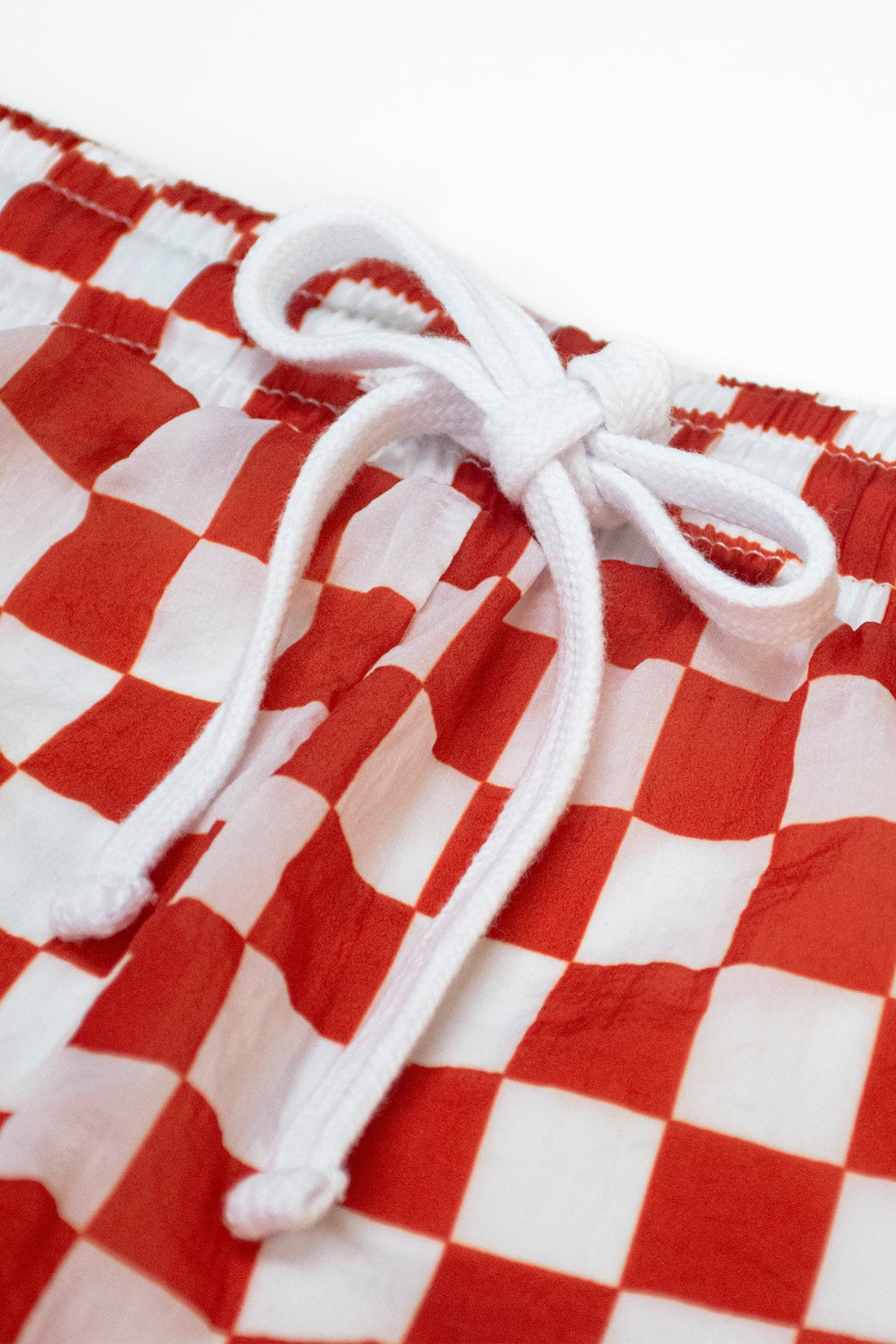 CHERRY/WHITE CHECKER SET